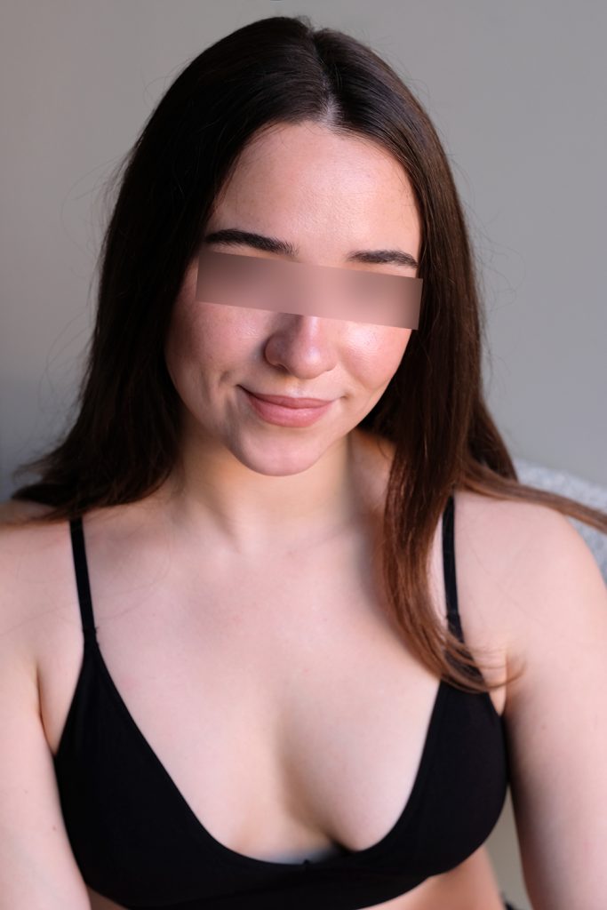 Escort Girl Sofia blickt in die Kamera