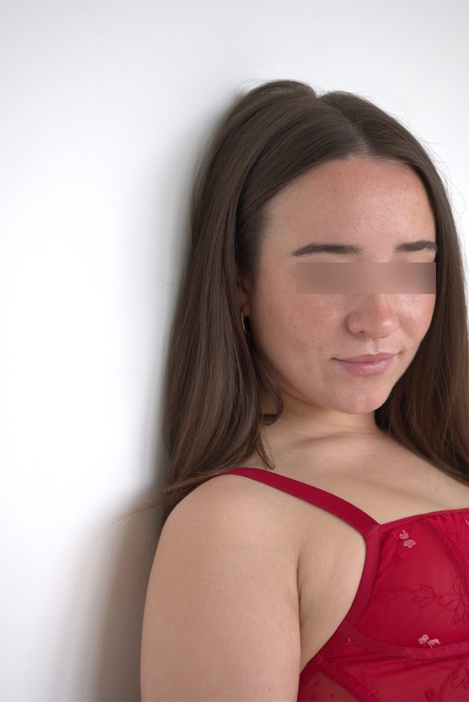 escort girl sofia in rotem bustier